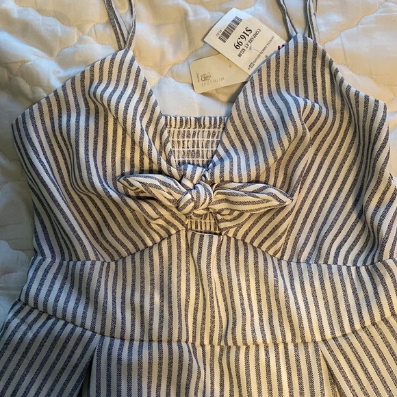 SUPER cute romper - Picture 2 of 4